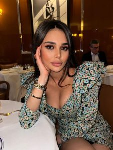 Manika предлагает профессиональный эскорт в Дубае|Manika offers exclusive escort service in UAE